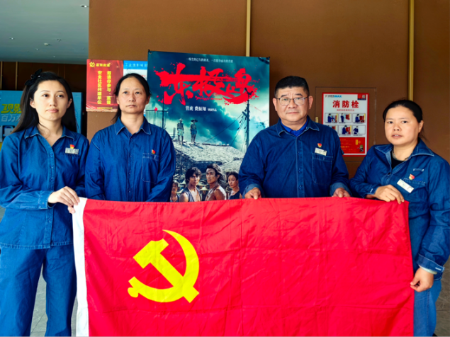 观看《东极岛》厚植爱国情怀(图1)