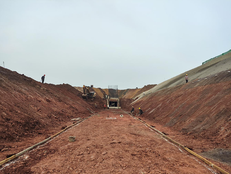 箱涵基坑全线贯通！傅利才、陈懋金莅临现场指导(图2)